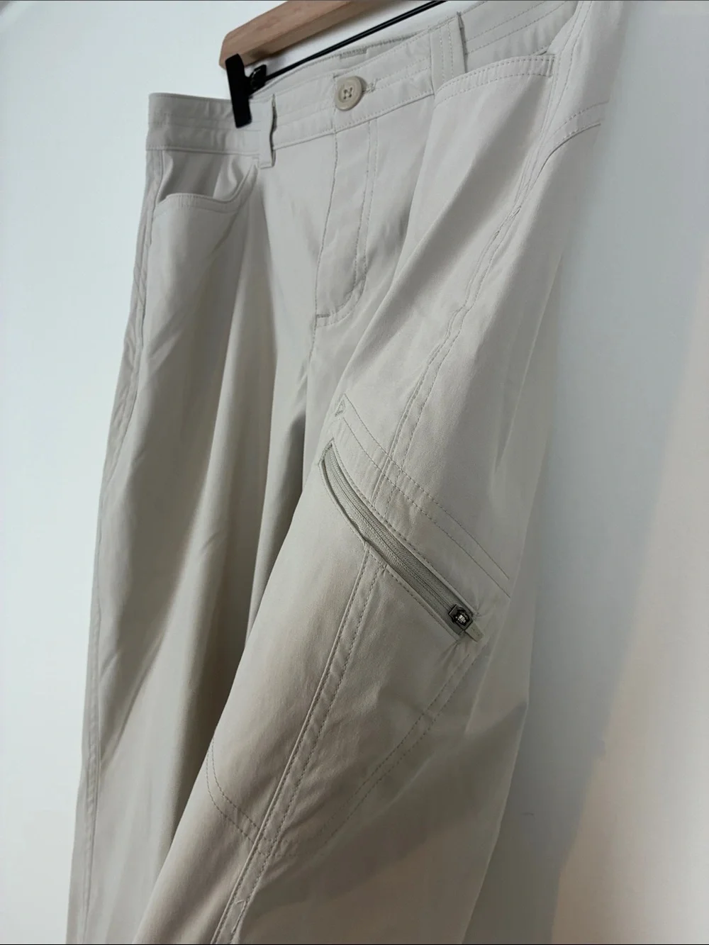 Eddie Bauer Khaki Women’s 10 Cargo Crop Pants Cinch Leg Outdoors Performance Tan
